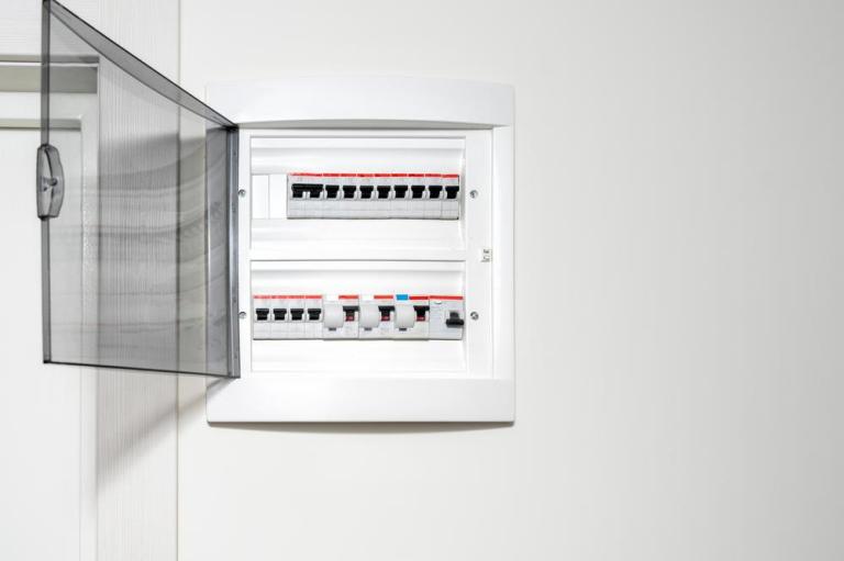 Quand remplacer son tableau électrique à Aslonnes ?