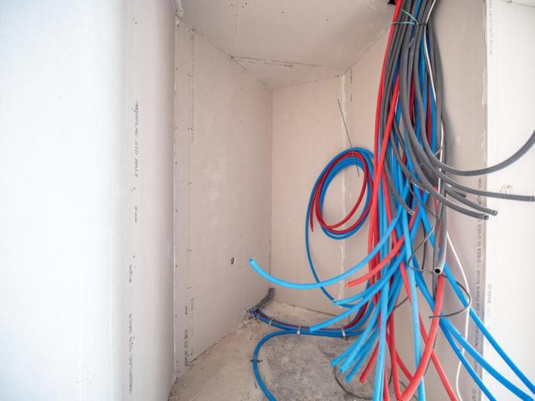 Le câblage réseau informatique compte dans la construction à Poitiers.